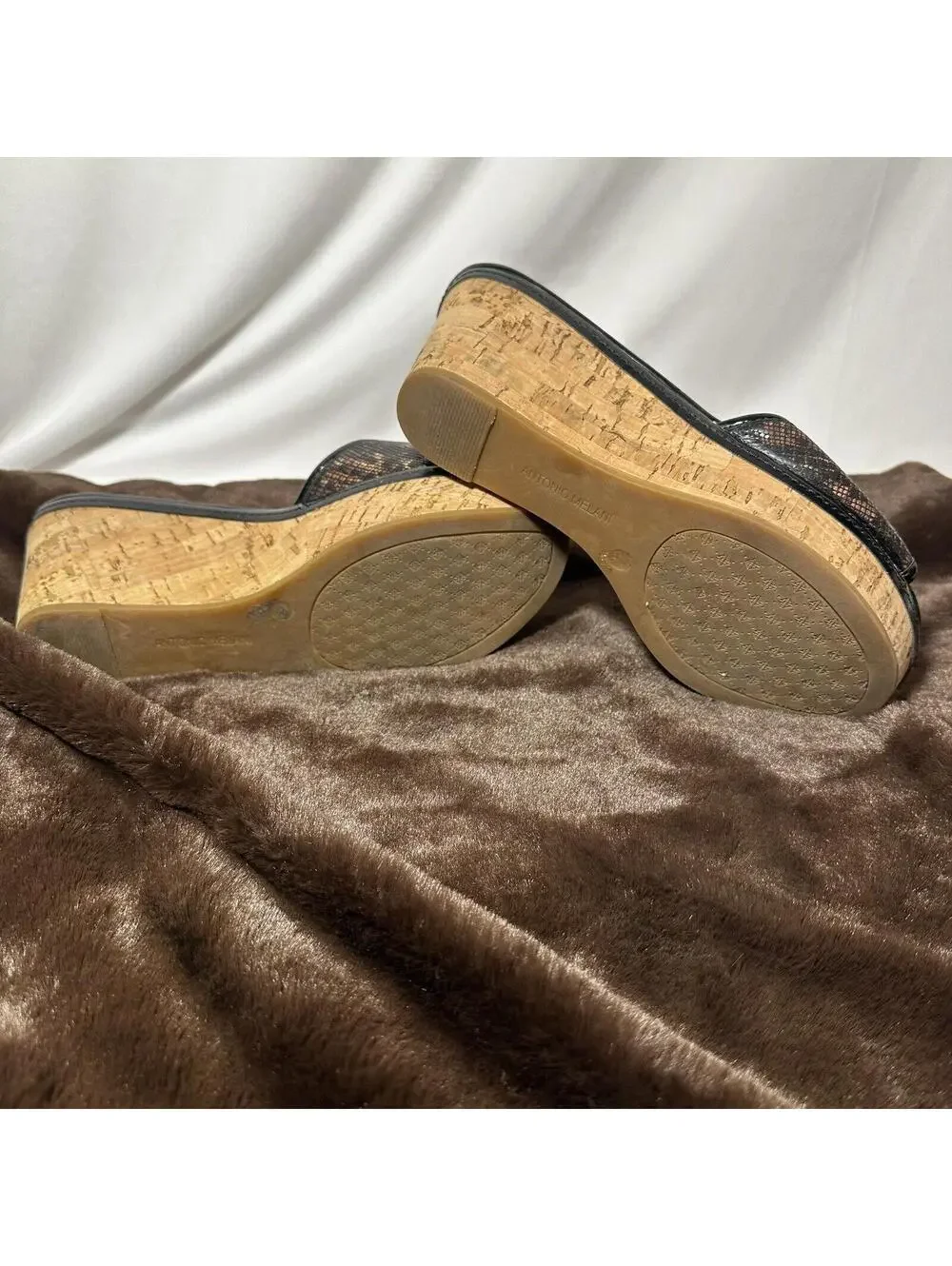 Antonio Melani slide wedge Sandal Sz 10 Gold Black Fancy Comfortable Cork Sole